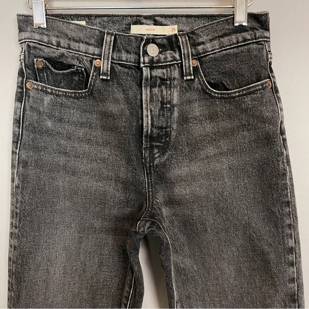 Levi's Wedgie Icon Jeans Better Weather Women Size 25‎ Gray Button Fly Tapered